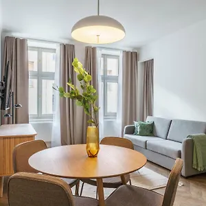 מלון דירות Limehome Halkova